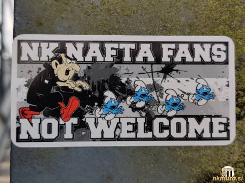 V prihajajoči sezoni bomo znova spremljali prvenstvene prekmurske derbije z Nafto. V Murski Soboti in Lendavi se obetata izjemno vzdušje in polne tribune. Na fotografiji je nelepka, ki jo lahko najdemo na severni strani Fazanerije. V prihajajoči sezoni bomo znova spremljali prvenstvene prekmurske derbije z Nafto. V Murski Soboti in Lendavi se obetata izjemno vzdušje in polne tribune. Na fotografiji je nelepka, ki jo lahko najdemo na severni strani Fazanerije.