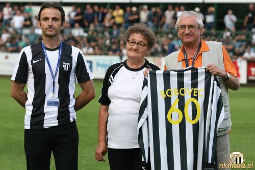 Miroslav Topič (predsednik), Terezija Knaus in Franc Bobovec. Fotografija je nastala 31. julija 2011 pred tekmo Mura 05 : Nafta Lendava.