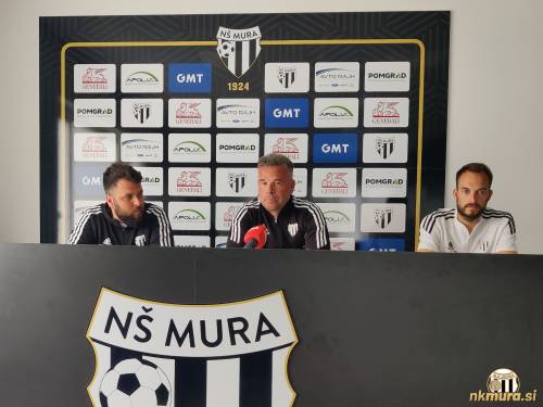 Smiljan Kuhar (medijski predstavnik), Anton Žlogar (trener) in Žiga Kous (kapetan). Smiljan Kuhar (medijski predstavnik), Anton Žlogar (trener) in Žiga Kous (kapetan).