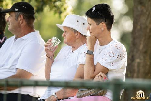 Gedalci so videli precej golov. Gedalci so videli precej golov.