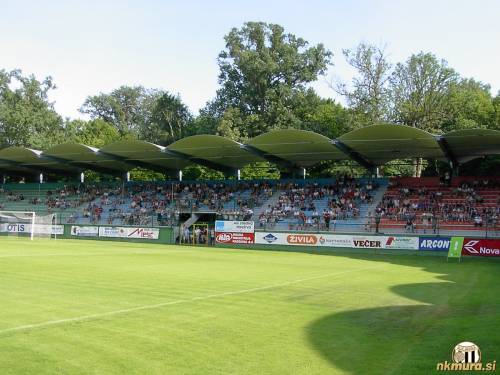 Trening si je ogledalo 2000 gledalcev. Trening si je ogledalo 2000 gledalcev.
