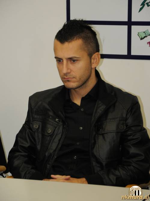 Igor Celec se je umaknil iz upravnega odbora in se bo ukvarjal s športnim delom kluba. Igor Celec se je umaknil iz upravnega odbora in se bo ukvarjal s športnim delom kluba.