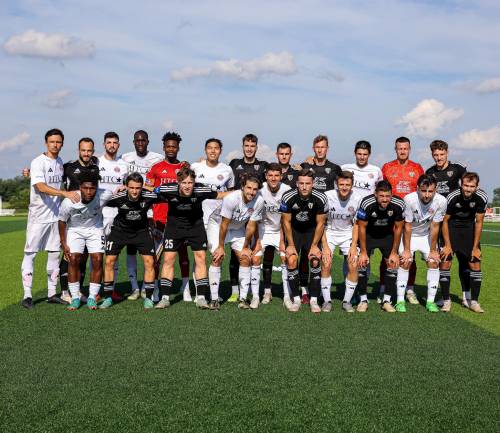 Skupinska fotografija obeh začetnih enajsteric. Zgornja vrsta od leve: __, Žiga Kous, ___, Sacko Konate, Tatenda Mkuruva, Justin Jun, Luka Turudija, Almin Kurtović, Mark Strajnar, ____, Florijan Raduha, Kai Cipot. Čepijo: Praise Maduekwe, Tilen Ščernjavič, Jaka Domjan, Steven Juncaj, Andres Chalbaud, Sandi Nuhanović, ___, Amadej Maroša, ___, Klemen Pucko. Skupinska fotografija obeh začetnih enajsteric. Zgornja vrsta od leve: __, Žiga Kous, ___, Sacko Konate, Tatenda Mkuruva, Justin Jun, Luka Turudija, Almin Kurtović, Mark Strajnar, ____, Florijan Raduha, Kai Cipot. Čepijo: Praise Maduekwe, Tilen Ščernjavič, Jaka Domjan, Steven Juncaj, Andres Chalbaud, Sandi Nuhanović, ___, Amadej Maroša, ___, Klemen Pucko.