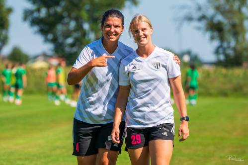 Poškodovani igralki: Evelina Kos in Lea Dolinar.