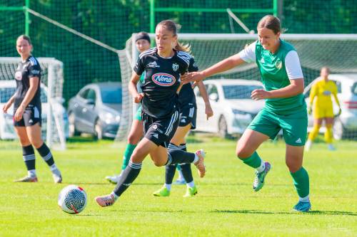 Yana Malakhova na tekmi med Muro Nono in ETO FC Györ.