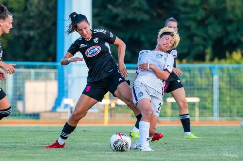 Lucija Kos v dvoboju z igralko Međimurja.