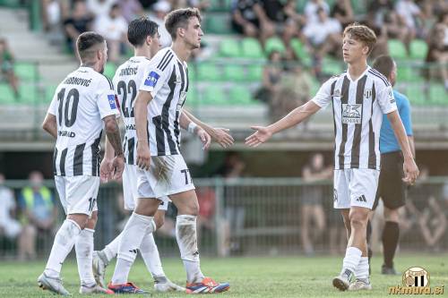 Muraši po doseženem zadetku. Od leve: Spiridonović, Jovićević, Turudija in Jelovica.