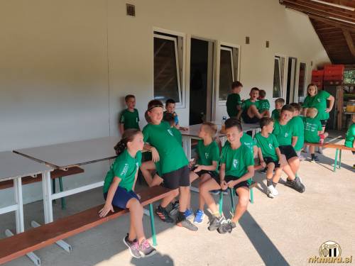Mladi nogometaši Veržeja, ki so pospremili obe ekipi na igrišče. Mladi nogometaši Veržeja, ki so pospremili obe ekipi na igrišče.