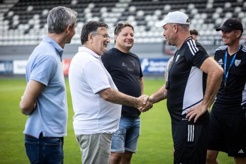 Agron Šalja, George Juncaj, Robert Kuzmič, Anton Žlogar in Matjaž Kek. Agron Šalja, George Juncaj, Robert Kuzmič, Anton Žlogar in Matjaž Kek.