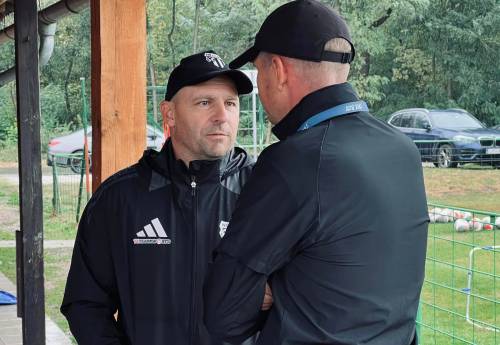 Oskar Drobne s pomočnikom Matjažem Kekom ml. na prvem treningu. Oskar Drobne s pomočnikom Matjažem Kekom ml. na prvem treningu.