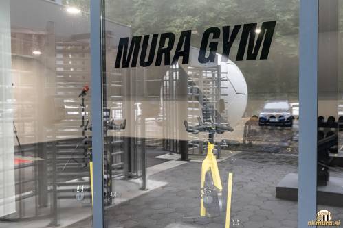 Murin fitnes se nahaja v večnamenskem prostoru zraven trgovine. Murin fitnes se nahaja v večnamenskem prostoru zraven trgovine.