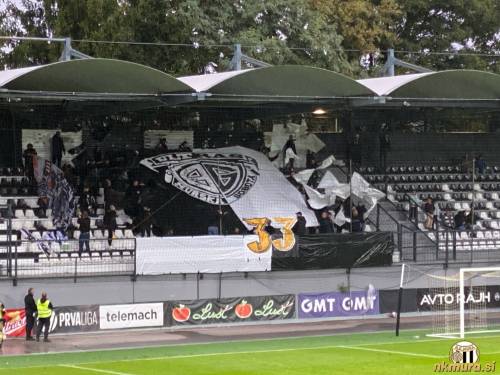 Navijaška skupina Black Gringos. Navijaška skupina Black Gringos.