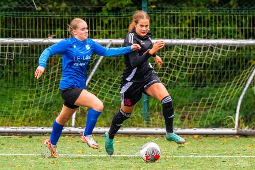 Asja Cvetkovič v dvoboju z igralko Gažona. Asja Cvetkovič v dvoboju z igralko Gažona.