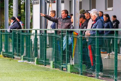 Tekmo si je ogledalo okrog 40 gledalcev. Tekmo si je ogledalo okrog 40 gledalcev.