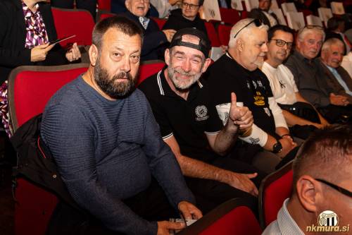 Del ekipe, ki je ustvarjala akademijo ob devetdesetletnici Mure leta 2014. Od leve: Aleš Ščančar, Zlatan Cerić, Drago Škaper in Zvonko Žekš. Del ekipe, ki je ustvarjala akademijo ob devetdesetletnici Mure leta 2014. Od leve: Aleš Ščančar, Zlatan Cerić, Drago Škaper in Zvonko Žekš.