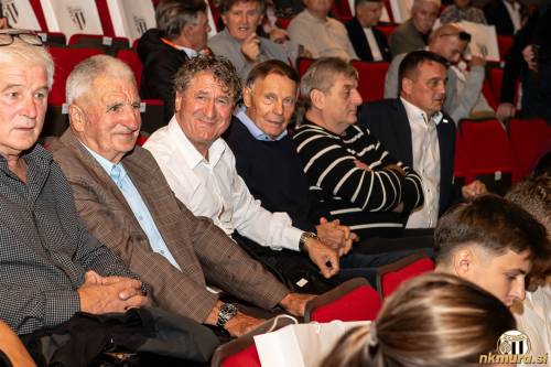 Del Murinih legend. Od leve: Ivan Mertük, Karel Glažar, Zlatko Gabor, Zoran Cirkvenčić, Štefan Černjavič in Goran Gutalj. Del Murinih legend. Od leve: Ivan Mertük, Karel Glažar, Zlatko Gabor, Zoran Cirkvenčić, Štefan Černjavič in Goran Gutalj.