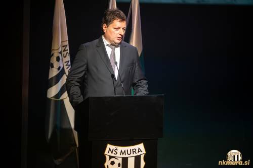 Predsednik Robert Kuzmič. Predsednik Robert Kuzmič.
