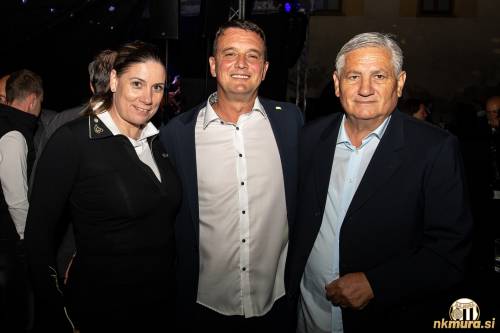 Tamara Maučec (ekonomka Mure), Goran Gutalj (nekdanji igralec in direktor Mure) in Janez Breznik (predsednik NK Beltinci). Tamara Maučec (ekonomka Mure), Goran Gutalj (nekdanji igralec in direktor Mure) in Janez Breznik (predsednik NK Beltinci).