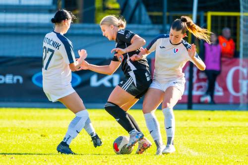 Lea Dolinar. Lea Dolinar.