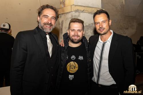 Od leve: Gorazd Žilavec (voditelj akademije), David Kreslin (Že kak čundraš soboške) in Iztok Frajman (vodja marketinga pri Muri). Od leve: Gorazd Žilavec (voditelj akademije), David Kreslin (Že kak čundraš soboške) in Iztok Frajman (vodja marketinga pri Muri).