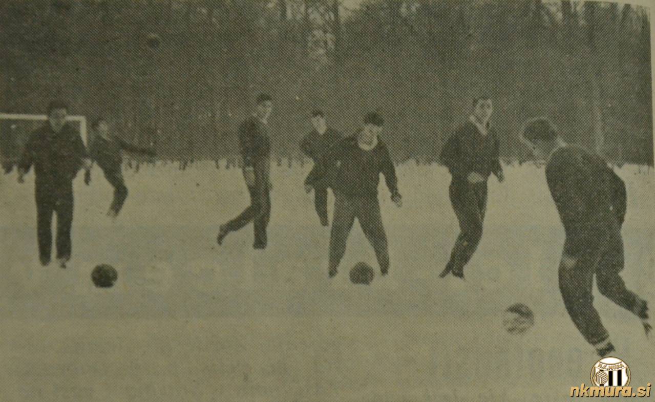 Nogometaši Mure se na spomladanski del sezone 1964/65 pripravljajo v snegu. Nogometaši Mure se na spomladanski del sezone 1964/65 pripravljajo v snegu.