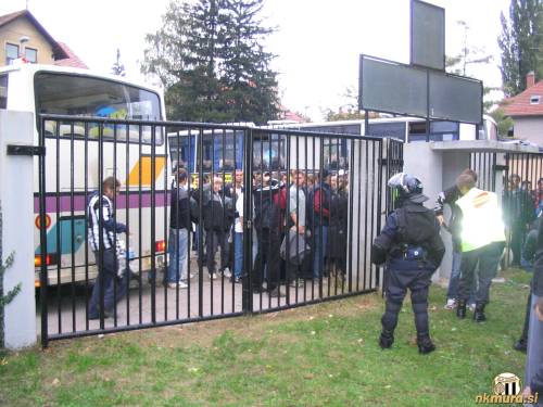 Prihod Gringosov na stadion Ljudski vrt. Prihod Gringosov na stadion Ljudski vrt.