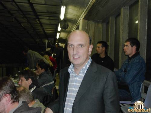 Predsednik Mure Georg Suban na tekmi Maribor : Mura. Predsednik Mure Georg Suban na tekmi Maribor : Mura.