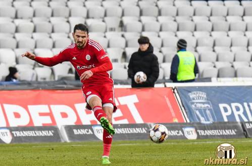 Dragan Lovrić v dresu SC Otelul Galati Dragan Lovrić v dresu SC Otelul Galati
