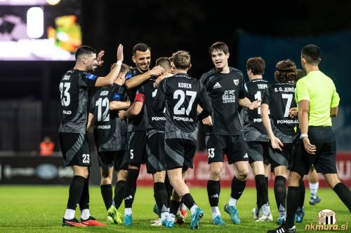 Veselje murašev. Od leve: Zogkos, Olson, Sadriu, Maroša, Koren, Kumer Čelik, Tripi in Junčaj. Veselje murašev. Od leve: Zogkos, Olson, Sadriu, Maroša, Koren, Kumer Čelik, Tripi in Junčaj.
