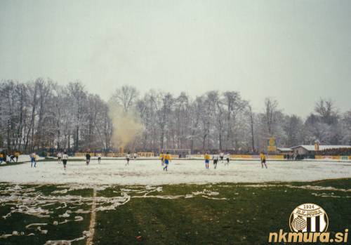 Pogled na 5. prvenstveni derbi med Potrošnikom in Muro. Pogled na 5. prvenstveni derbi med Potrošnikom in Muro.