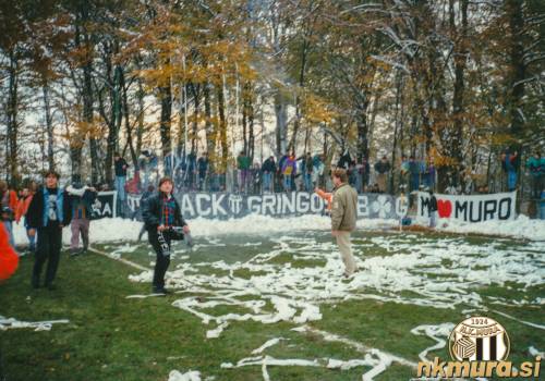 Po koncu tekme so Black Gringosi prišli na igrišče in pozdravili svoje ljubljence. Po koncu tekme so Black Gringosi prišli na igrišče in pozdravili svoje ljubljence.