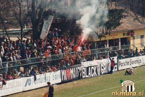 Black Gringosi na svojem mestu ob okrepčevalnici Gool. Black Gringosi na svojem mestu ob okrepčevalnici Gool.