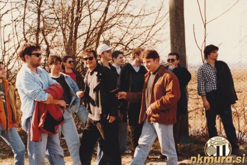 Gledalci na tekmi Mura : Olimpija, 6. aprila 1996. Gledalci na tekmi Mura : Olimpija, 6. aprila 1996.