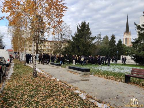 Black Gringosi, ko so se odpravljali s Trga zmage proti stadionu. Black Gringosi, ko so se odpravljali s Trga zmage proti stadionu.