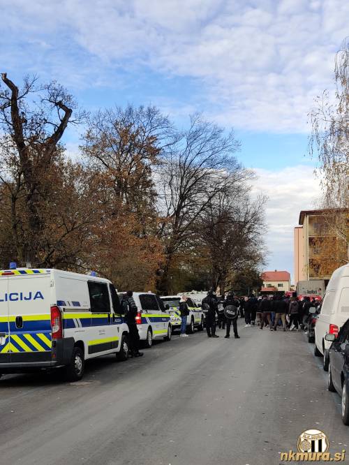 Gringosi v centru mesta. Gringosi v centru mesta.