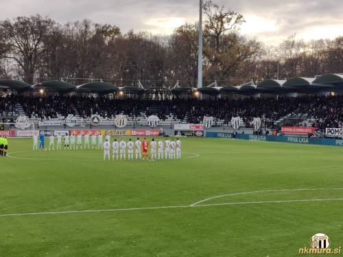 Minuta molka v spomin na umrle v letalski nesreči v Gančanih. Minuta molka v spomin na umrle v letalski nesreči v Gančanih.
