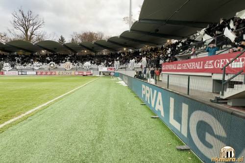 Okrnjena koreografija pred pričetkom tekme Mura : Olimpija. Okrnjena koreografija pred pričetkom tekme Mura : Olimpija.