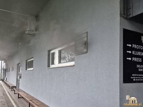 Zagorelo je v elektro omarici. Zagorelo je v elektro omarici.