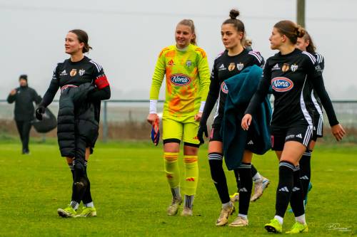 Od leve: Špela Kolbl, Teja Truntič, Sara Makovec in Živa Rakovec. Od leve: Špela Kolbl, Teja Truntič, Sara Makovec in Živa Rakovec.