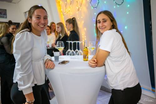 Anja Eferl in Ines Sok. Anja Eferl in Ines Sok.