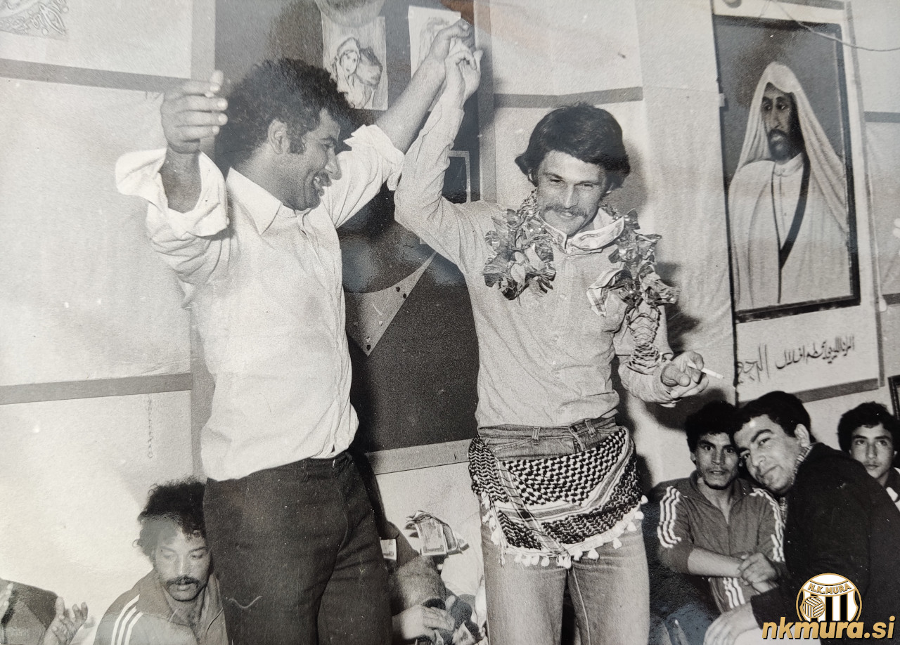 Suehli po zmagi nad Tehadom v 1. libijski ligi. Desno je Vladimir Vlaškalić. Fotorgafija je nastala leta 1979.