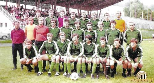 Slobodan Đurić (stoji v zgornji vrsti skrajno desno) je v zaključku kariere branil za Rudar iz Trbovlja. Fotografija je iz sezone 1979/80. Slobodan Đurić (stoji v zgornji vrsti skrajno desno) je v zaključku kariere branil za Rudar iz Trbovlja. Fotografija je iz sezone 1979/80.