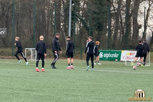 Uvodni trening mladih v pripravah na spomladanski del sezone. Uvodni trening mladih v pripravah na spomladanski del sezone.