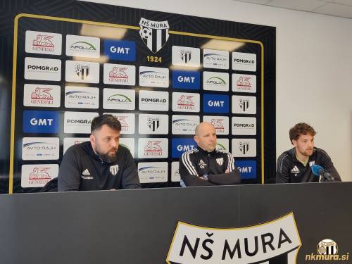 Od leve: Smiljan Kuhar (medijski predstavnik), Oskar Drobne (trener) in Kai Cipot (kapetan). Od leve: Smiljan Kuhar (medijski predstavnik), Oskar Drobne (trener) in Kai Cipot (kapetan).