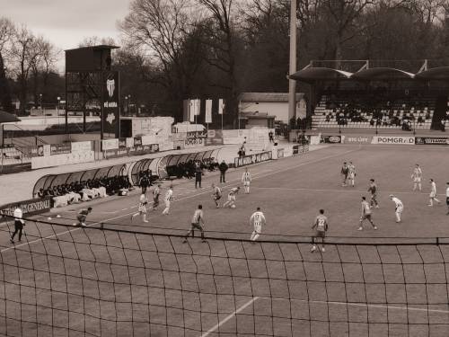 Prizor s 64. prvenstvenega prekmurskega derbija med Muro in Nafto. Prizor s 64. prvenstvenega prekmurskega derbija med Muro in Nafto.