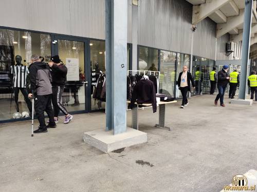 Čarno-bejla bauta. Čarno-bejla bauta.