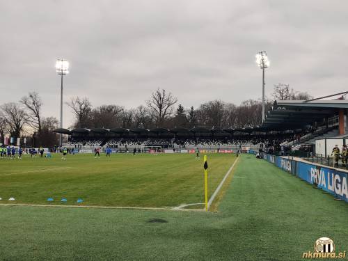 Prva liga je nazaj. Ogrevanje pred tekmo. Prva liga je nazaj. Ogrevanje pred tekmo.