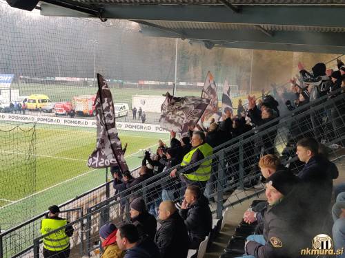 Black Gringos na severni tribuni. Black Gringos na severni tribuni.