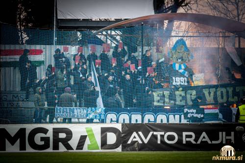 Gorgone - navijači Nafte. Gorgone - navijači Nafte.