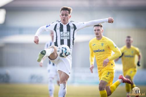 Jot Pišek na tekmi prot Domžalam. Jot Pišek na tekmi prot Domžalam.